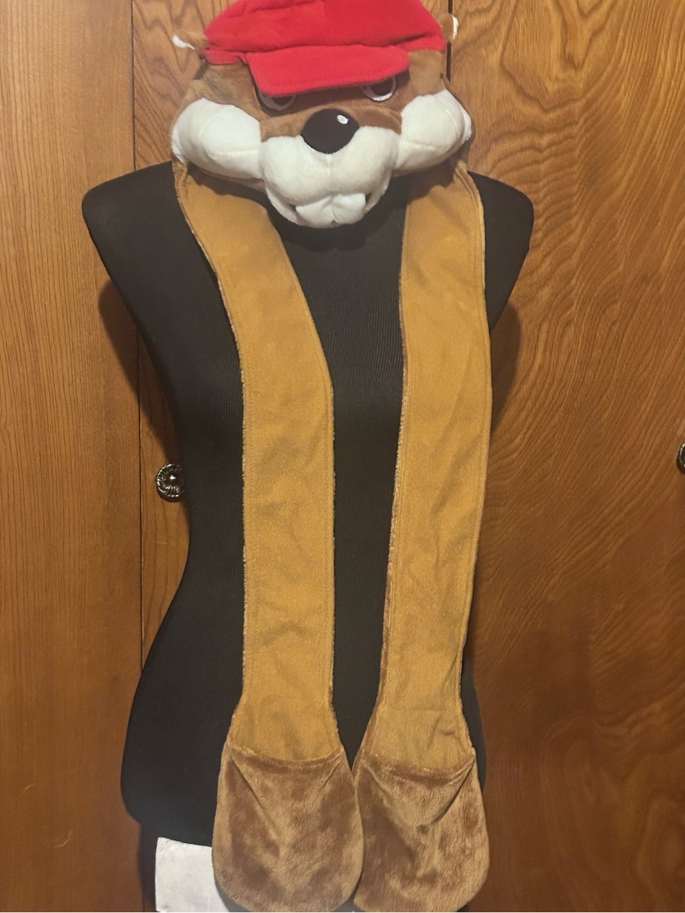 Buc-ee’s Beaver Plush Hat with Scarf and Mittens 3-1